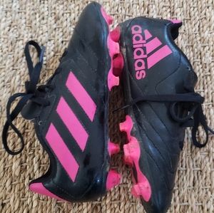 Kids soccer cleats
